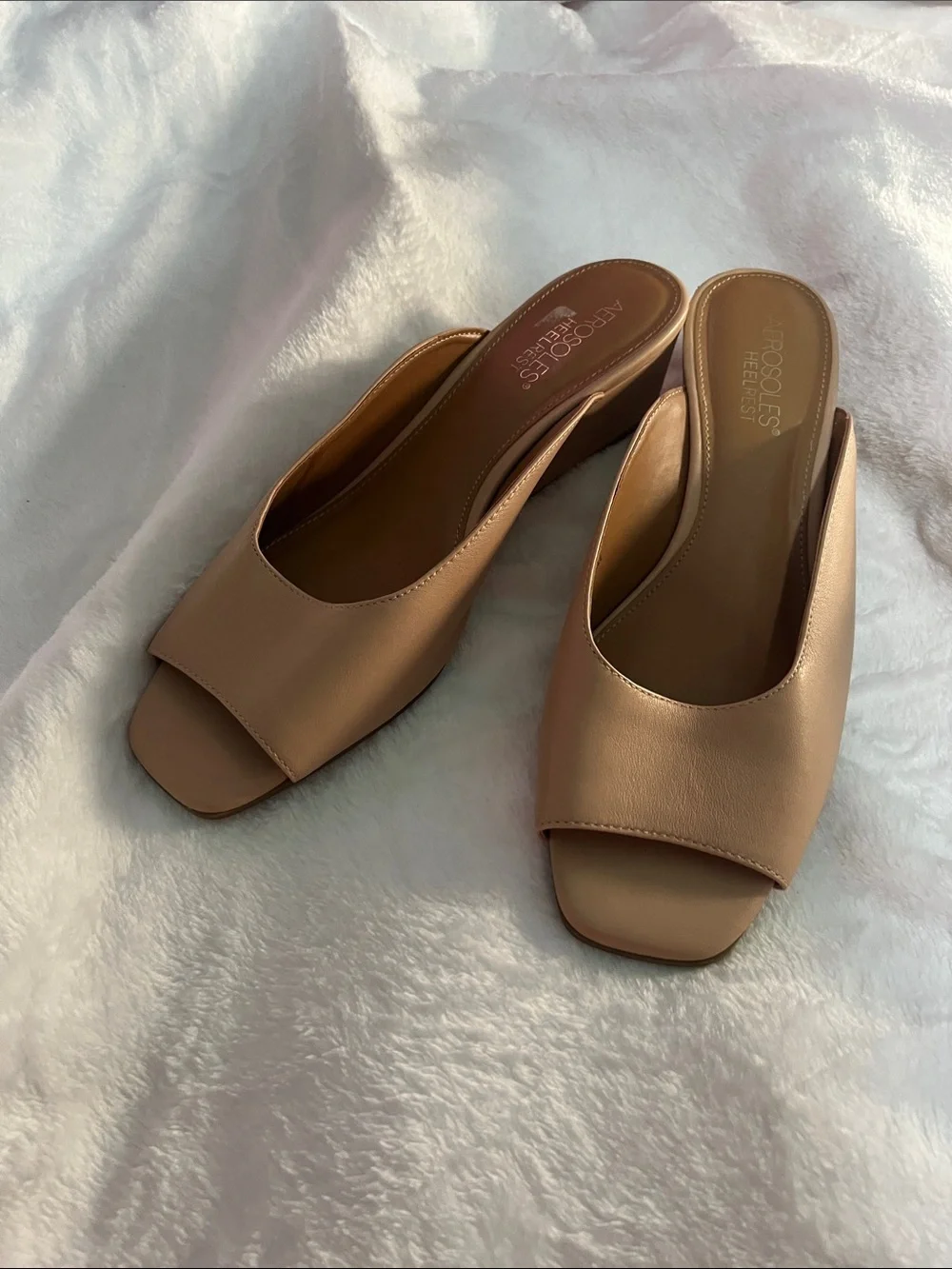 AEROSOLES Women's Open-Toe Tan Slide Mules